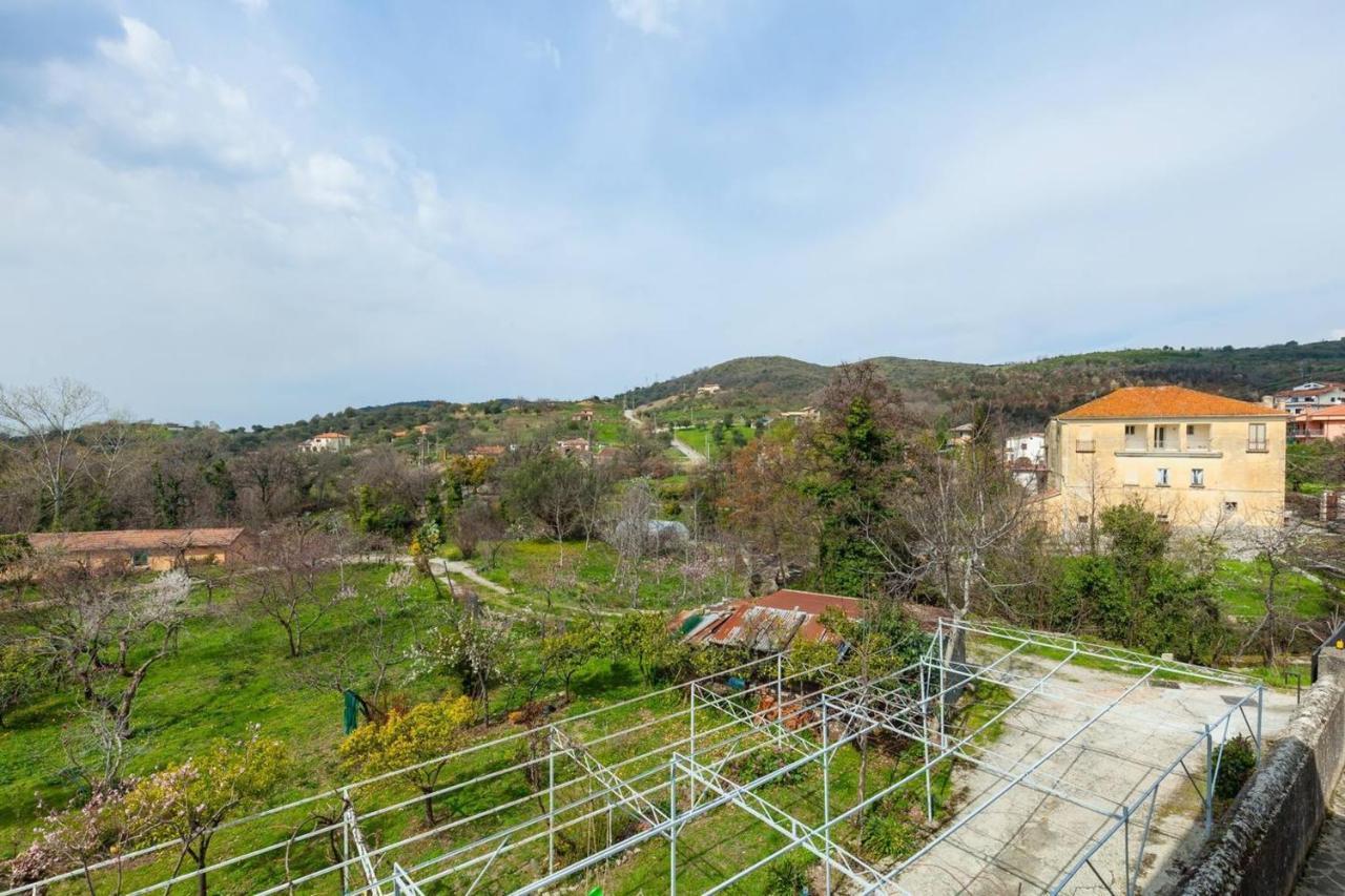 Spacious Apartment In Ceraso With Mountain View Eksteriør bilde