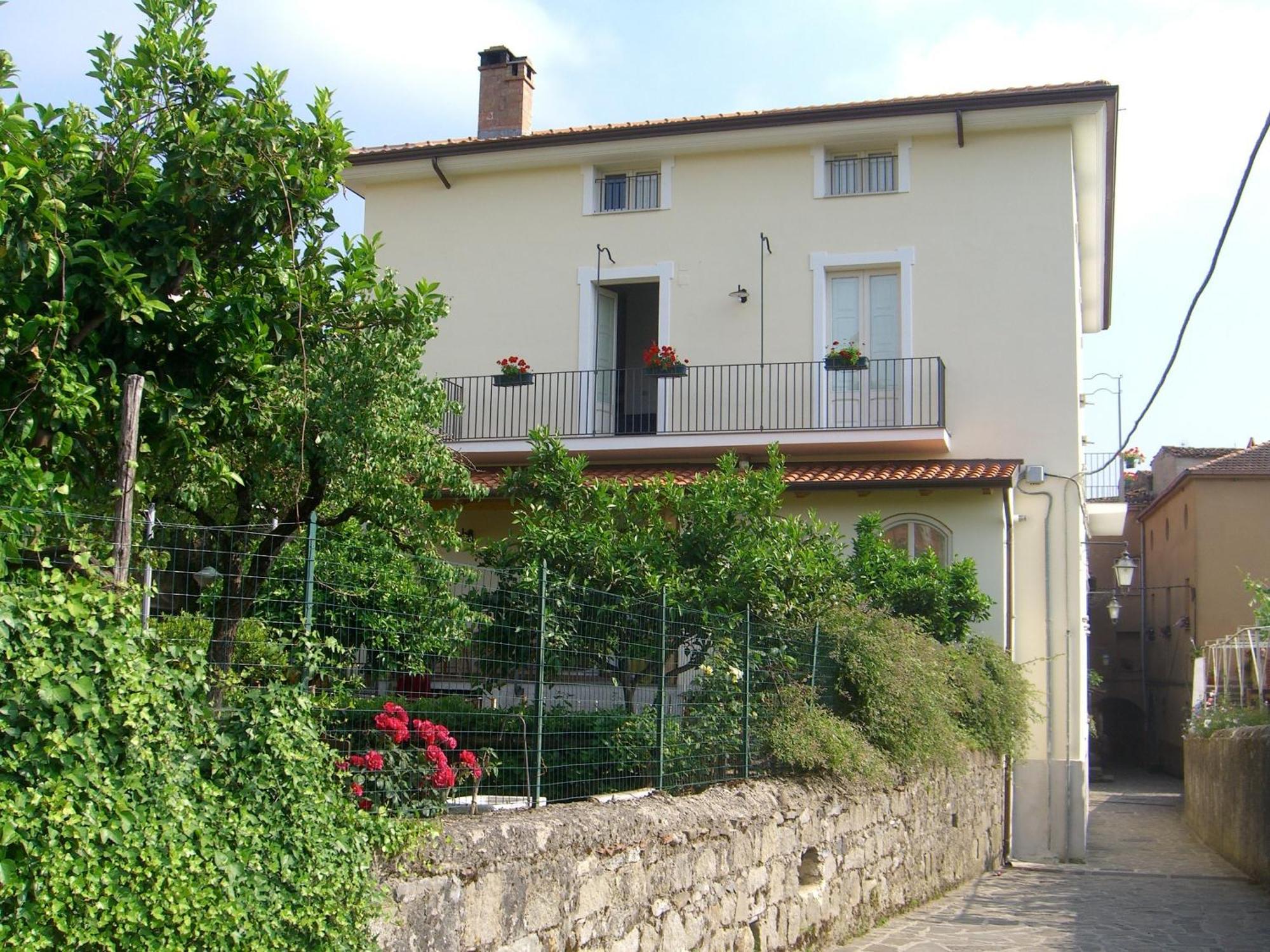 Spacious Apartment In Ceraso With Mountain View Eksteriør bilde